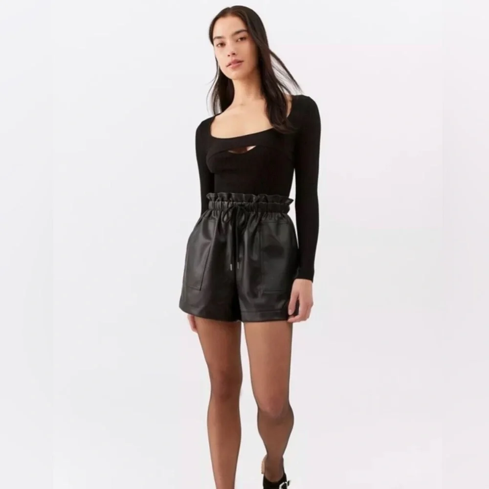 New Urban Outfitters Black Faux Leather High Waist Shorts Size Small